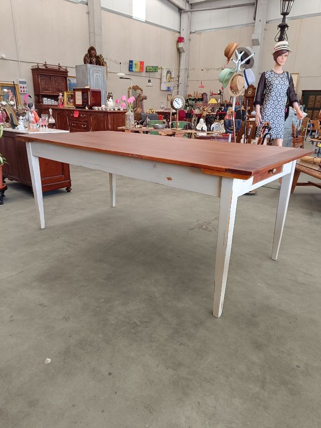 Mesa antigua de trabajo