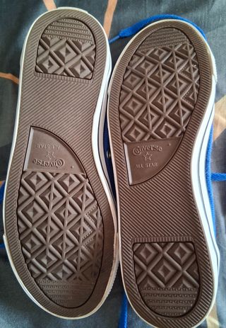 Converse  azul.