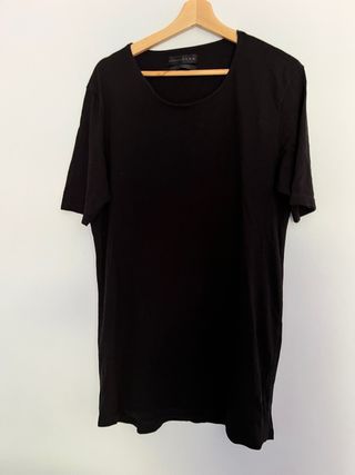Camiseta larga color negro
