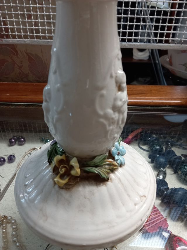 Lampada Vintage in Porcellana con Dettagli Dorati