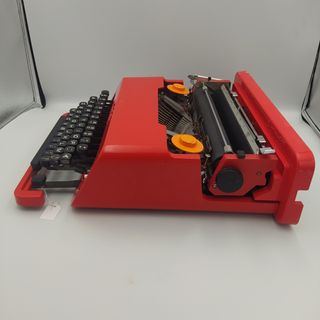 MÁQUINA DE ESCRIBIR OLIVETTI VALENTINE CON SU CAJA