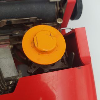 MÁQUINA DE ESCRIBIR OLIVETTI VALENTINE CON SU CAJA