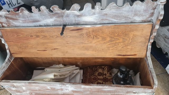 Banco rústico con almacenaje