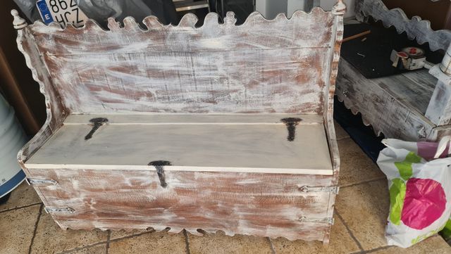 Banco rústico con almacenaje