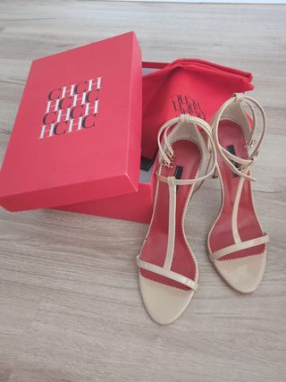 Sandalias Carolina Herrera charol beige