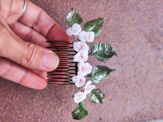 Tocado flores porcelana fría