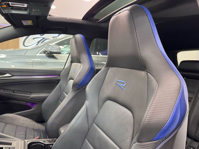 Volkswagen Golf R 320