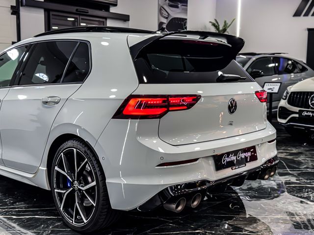 Volkswagen Golf R 320