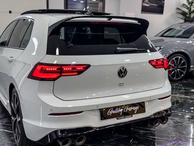 Volkswagen Golf R 320