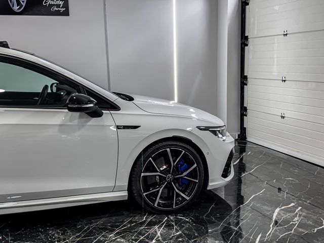 Volkswagen Golf R 320
