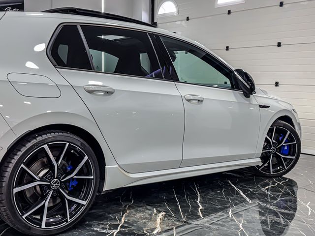 Volkswagen Golf R 320