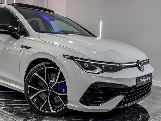 Volkswagen Golf R 320