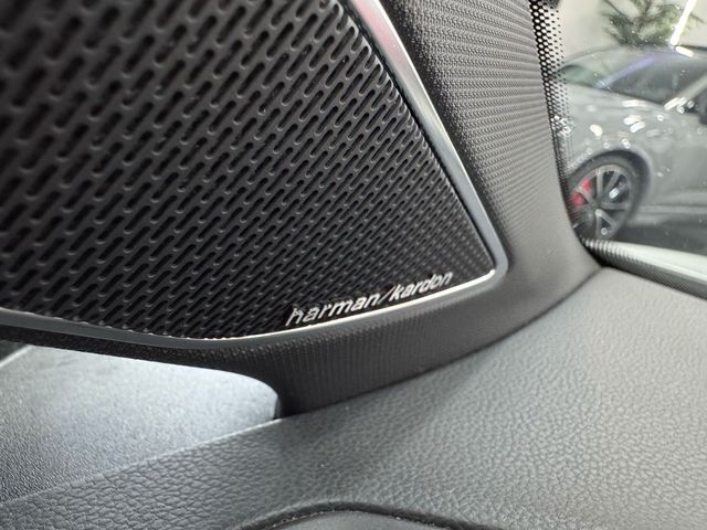 Volkswagen Golf R 320
