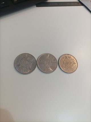 3 monedas de 100 pesetas