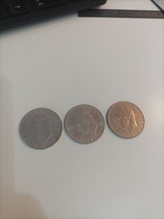3 monedas de 100 pesetas