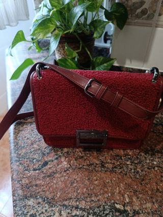 Bolso Parfois rojo (granate)- borreguillo