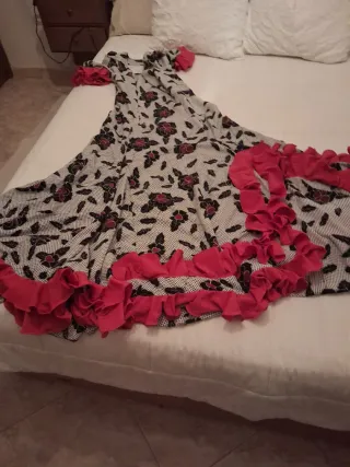 2 Vestido Flamenca rojo y blanco talla 42  y 44