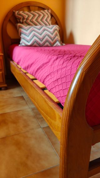 Cama individual madera de roble.