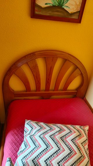 Cama individual madera de roble.