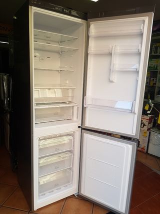 Nevera Hotpoint - 200x60x60 - 390€