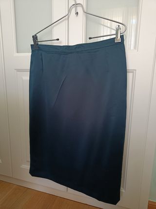 Traje chaqueta, blusa y falda, talla 46