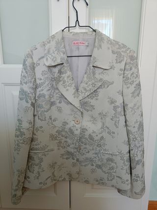 Chaqueta bordada talla 44