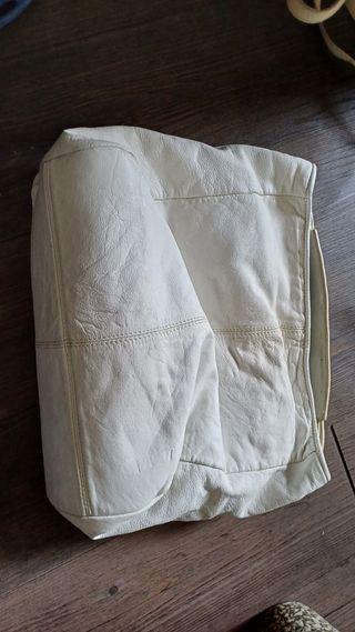 Bolso hobo Adolfo Dominguez cuero blanco.