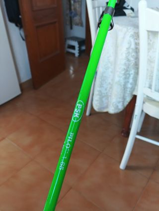 Caña de pescar con accesorios