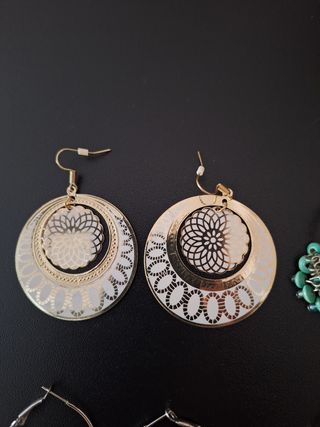 12 pares Pendientes dorados y plateados