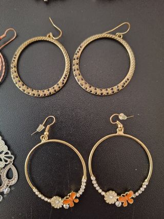 12 pares Pendientes dorados y plateados