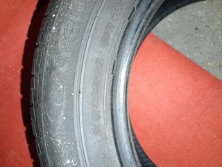 Se venden dos neumáticos de carga, usados