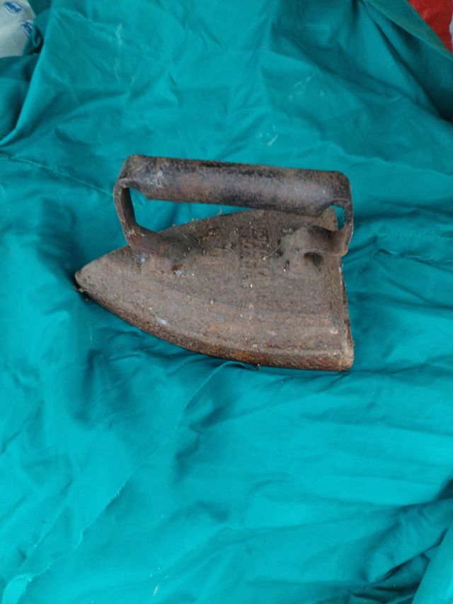 Ferro da stiro antico
