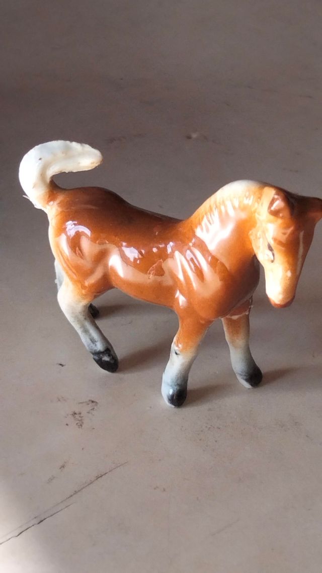 PEQUENOS CAVALOS DE CERÂMICA