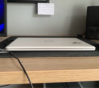 Portátil ASUS E200H