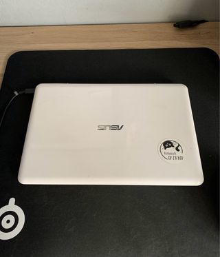 Portátil ASUS E200H