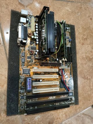 Placa Base Asus P2B con procesador 