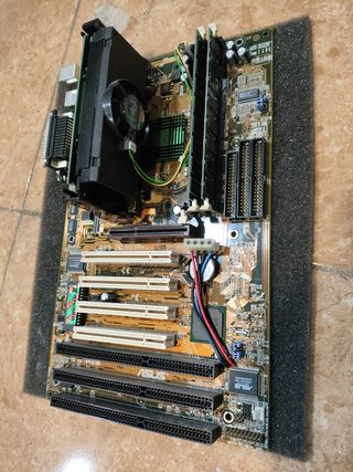 Placa Base Asus P2B con procesador 