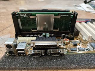 Placa Base Asus P2B con procesador 