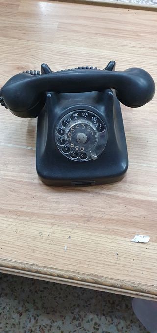 Teléfono antiguo negro