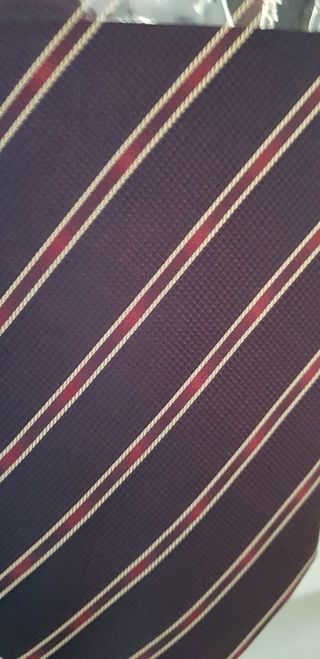Corbata rayas rojas y negras