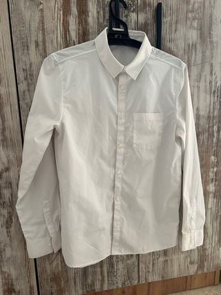 Camisa blanca de traje Impecable.