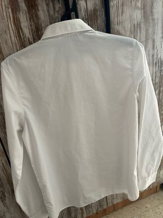 Camisa blanca de traje Impecable.