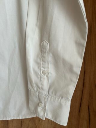 Camisa blanca de traje Impecable.
