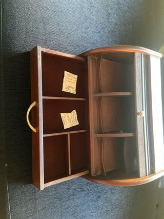 Joyero antiguo de madera. Tipo bureau