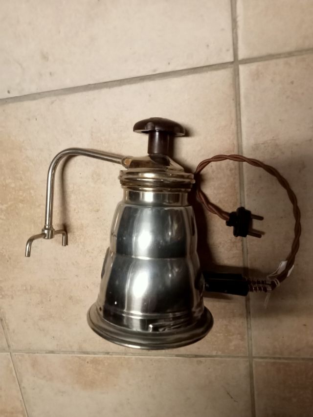 Cafetera Eléctrica Antigua .Decoración. Baquelita.