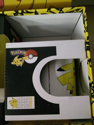 Gift Set Deluxe Pokemon Pikachu