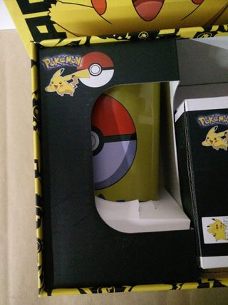 Gift Set Deluxe Pokemon Pikachu