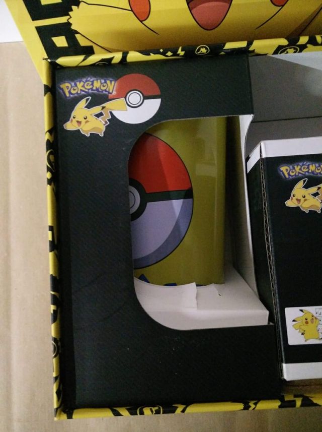 Gift Set Deluxe Pokemon Pikachu