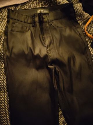 Pantalón fino polipiel 