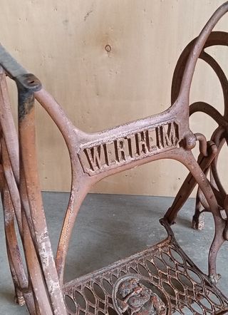 Antiguo pie máquina coser WERTHEIM